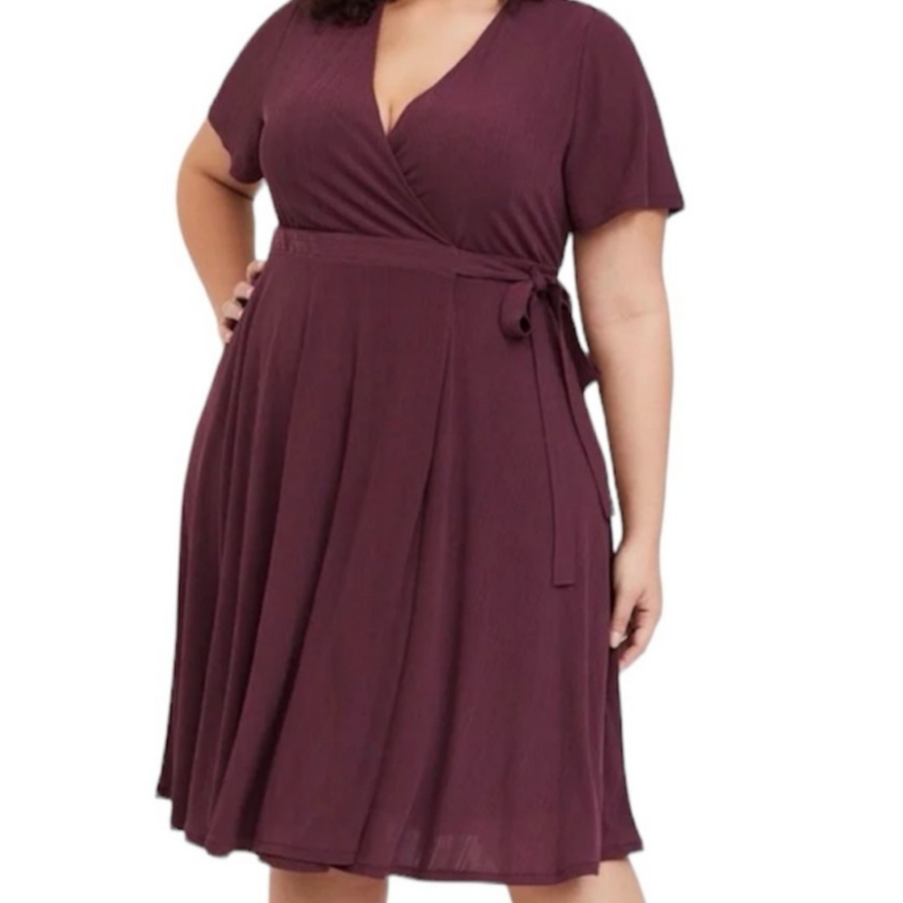 Torrid - Eggplant Textured True Wrap Dress - size 3X